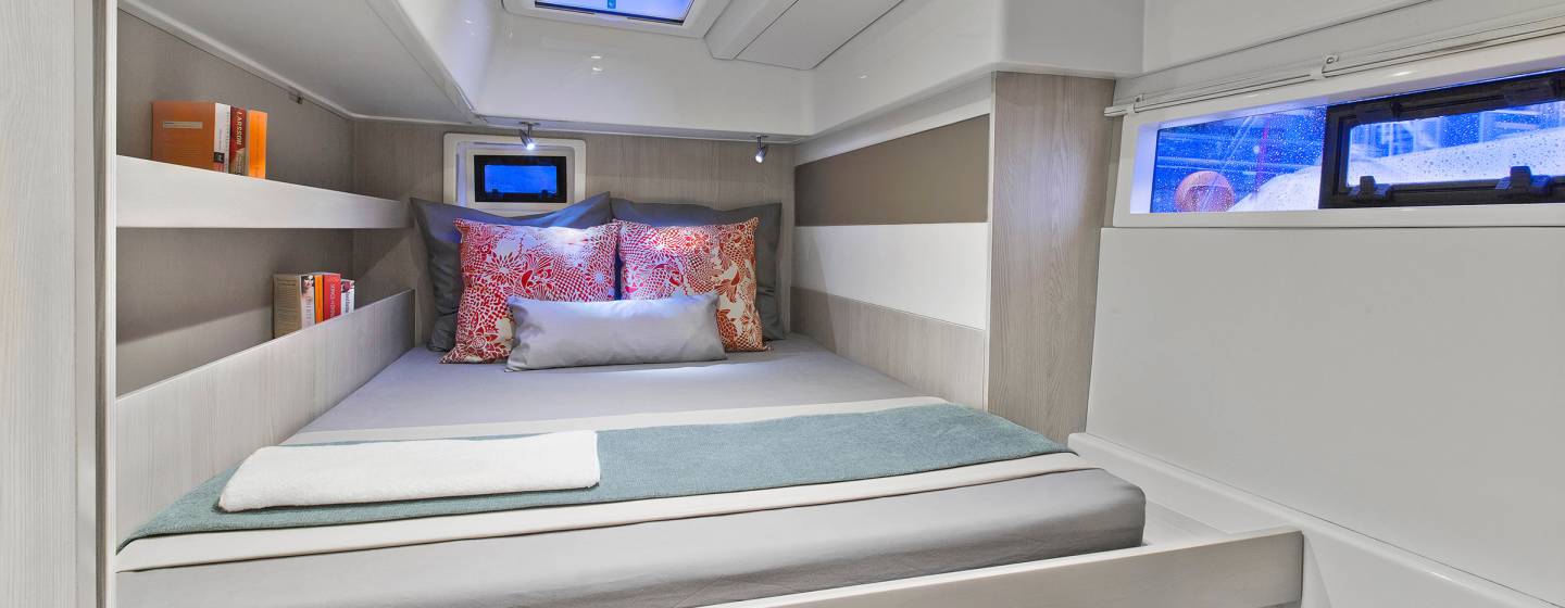 Moorings 514 PC cabin