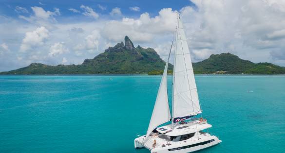 Segelkatamaran in Tahiti